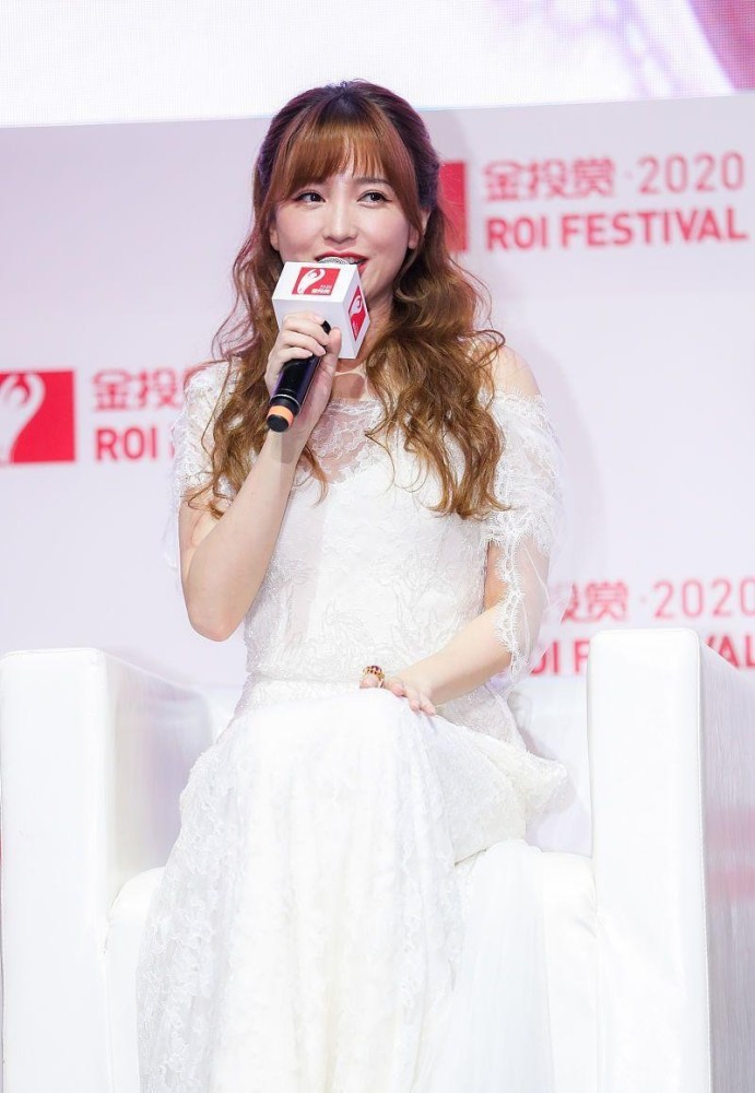有一种"甜系女孩"叫金莎,无滤镜生图也没瑕疵,真挺显嫩的