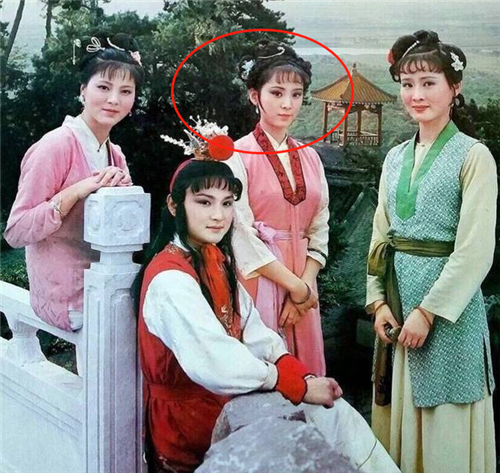 87版《红楼梦》薛宝钗有多美?欧阳奋强:剧组的小伙子都暗恋她!