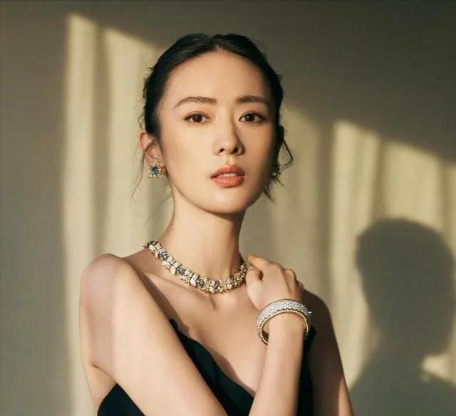 童瑶新片美出新高度,光鲜亮丽的背后,却是满目疮痍