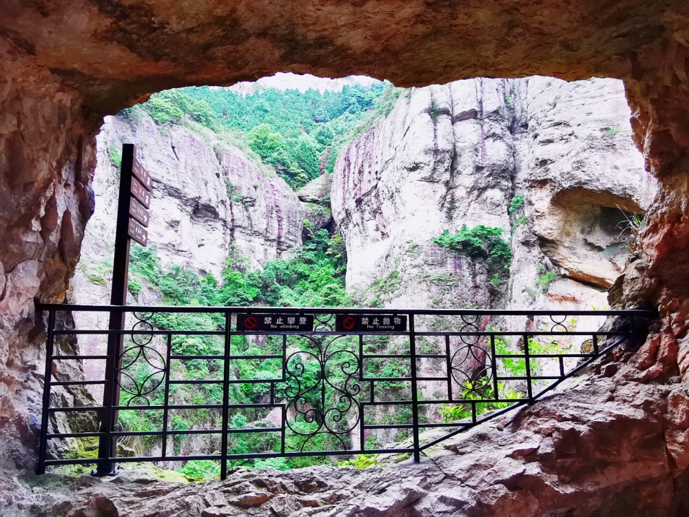 雁荡山灵岩景区方洞