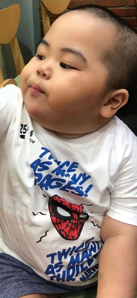 tantan——有没有人想去打这个小胖子的!