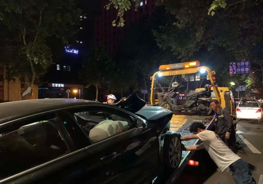 太疯狂了!吉某某驾驶租来的车反复碾压前妻,后驾车逃窜,连伤8人