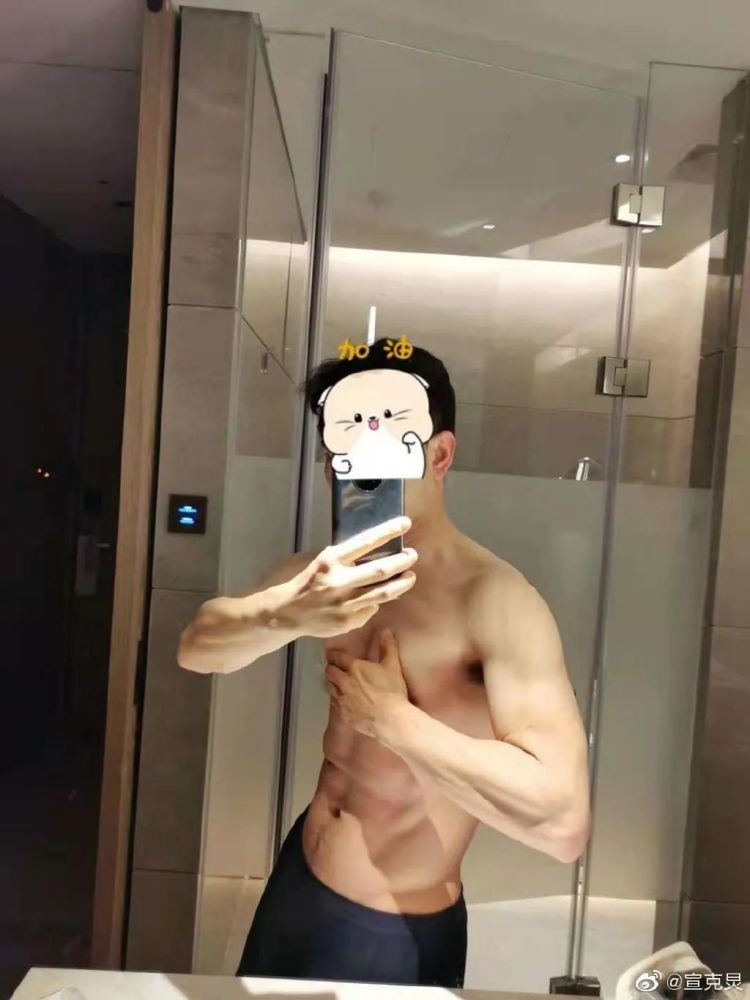 当然,也有很多人产生了疑问:说是把彭于晏的身体p在了我的"照骗"上