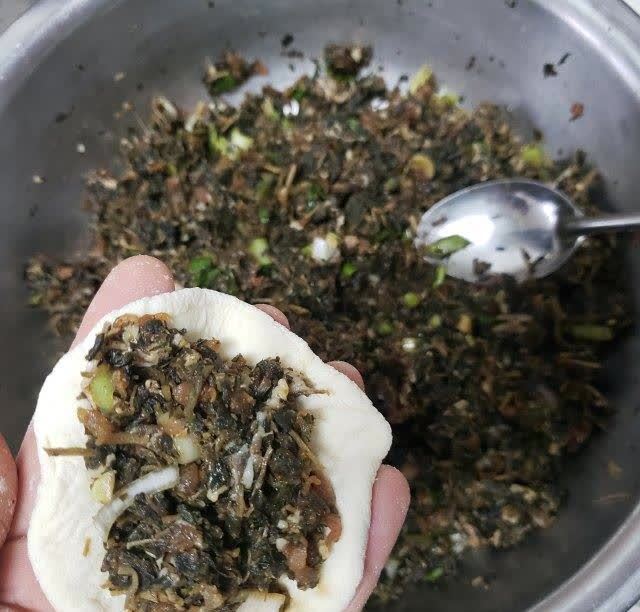 马齿苋肉末小笼包皮薄馅大香味扑鼻