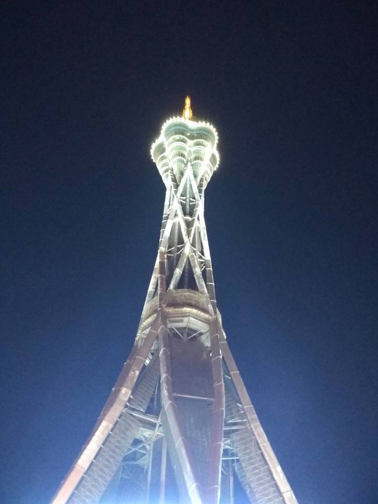 最后一页 中原福塔(fu tower),又名"河南广播电视塔",位于中国河南省