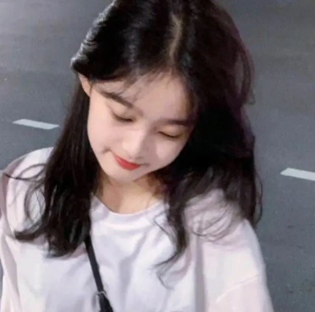 特别招桃花的女生头像