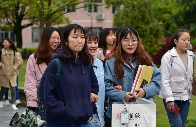 大学生生活费给多少合适1000以下活不了你的生活费是多少