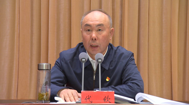 阿拉善盟方面,代钦任阿拉善盟盟委书记,提名免去阿拉善盟盟长职务
