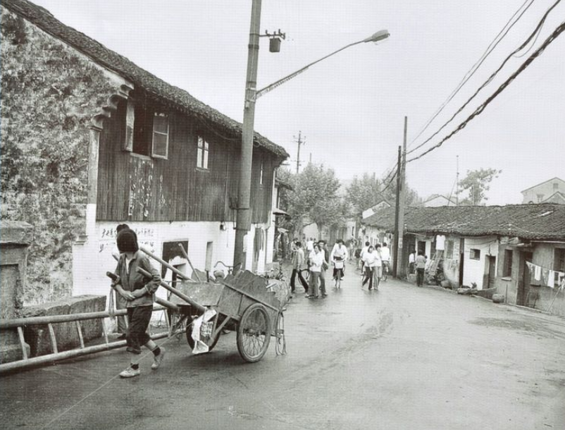 绍兴老照片,70年代的迎恩桥两边的民居,50年前的场景令人怀念