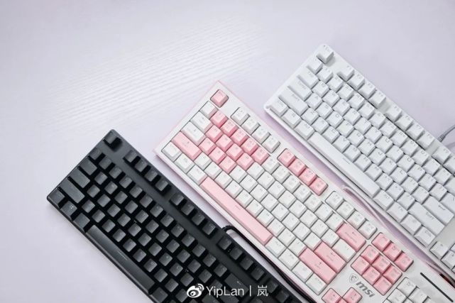 惠普gk100和雷柏v500pro两把键盘都采用金属上面板,微星gk50z是塑料