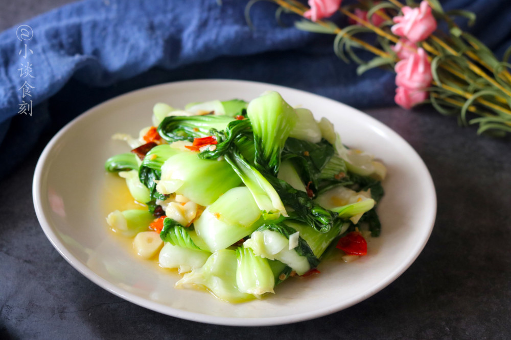 炒至入味,这样一道美味的炝炒上海青就制作完成了,记住要把上海青炒软