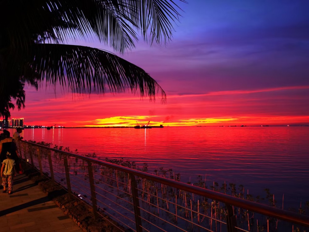 海南持续高温烧红落日夕阳