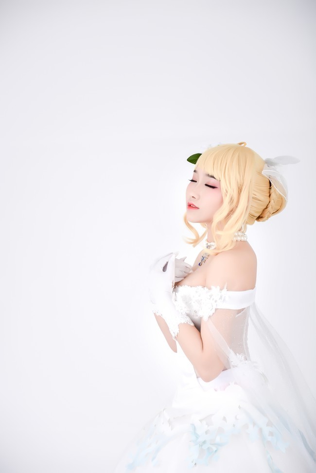 cos美图:阿尔托莉雅 阿瓦隆概念礼服