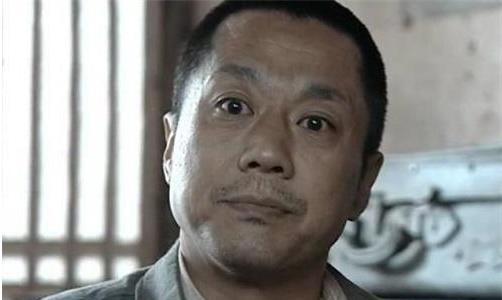 《亮剑》李云龙发了财,丁伟索要12挺机枪,而孔捷只丢下一句话