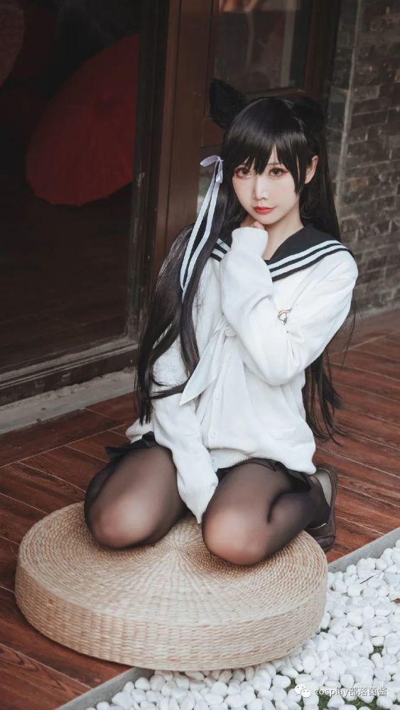 cos:碧蓝航线爱宕同人制服的cos正片@面饼