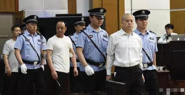 重庆"最富黑老大"陈明亮落网记:称霸当地10年,资产超