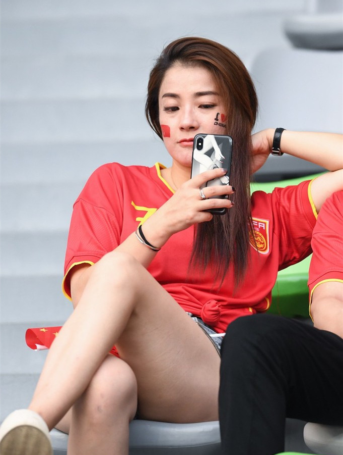 足球比赛,甚至最高殿堂世界杯,都有美女球迷的身影,以前中国的女球迷