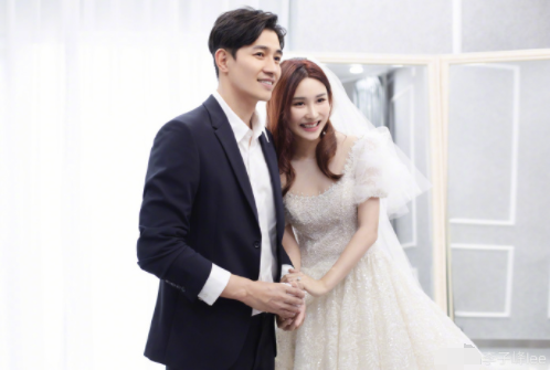 王俊凯和妻子的婚纱照_王俊凯和女朋友婚纱照(2)