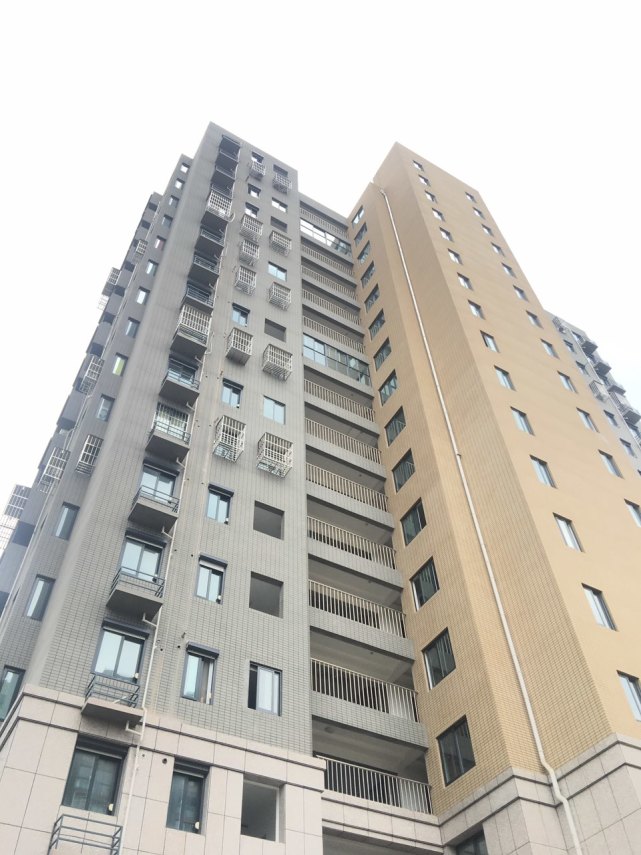 受够连廊房带来的痛苦,一家人坚持选楼梯房,入住后感觉真爽!