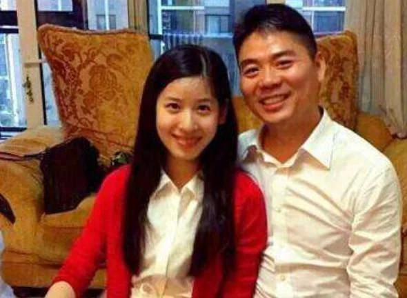 刘强东前妻龚晓京藏了14年后终于露面章泽天都自叹不如