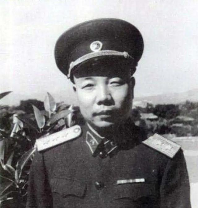 八路军司令被恶棍杀害,萧华万分悲痛下令铲除,击毙匪首全歼顽匪