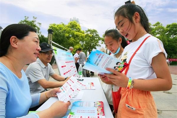 中国未成年人口_降低近视率 应该怎么办