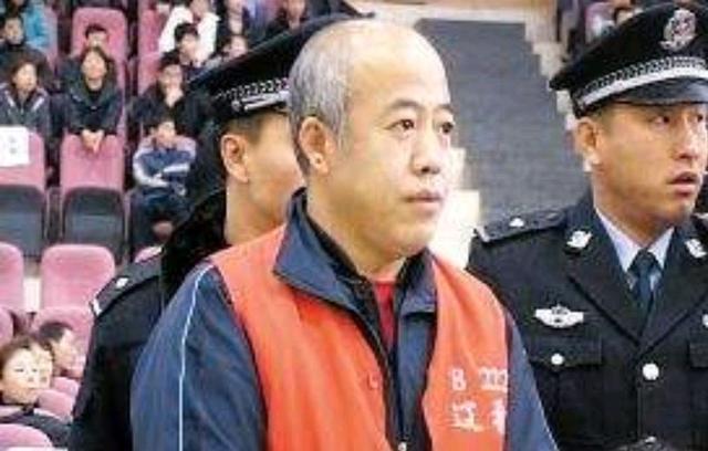 公安局副局长犯15罪判死缓"穿警服的黑老大,其父是市委书记
