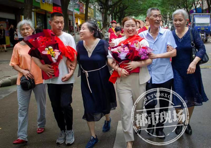 认亲现场太催泪34年前被拐的女儿从河南赶到南昌来团聚