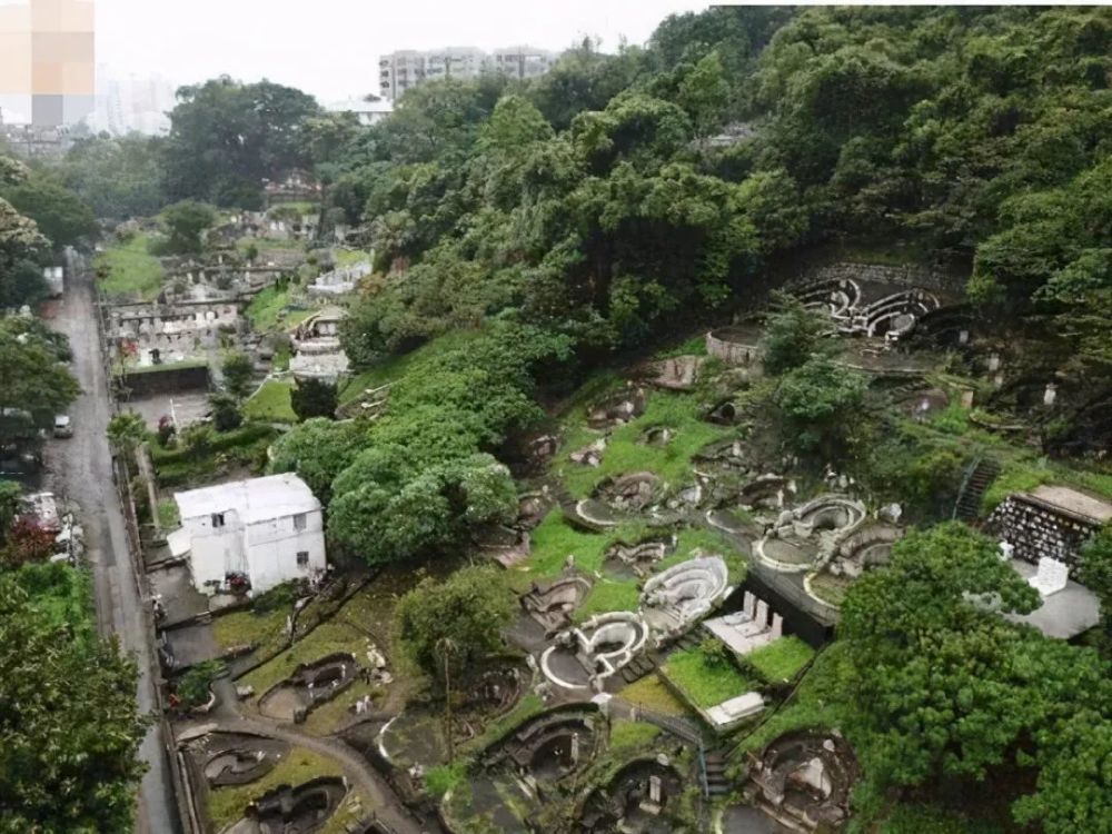 何家的家族墓地,位于香港摩星岭的昭远坟场.