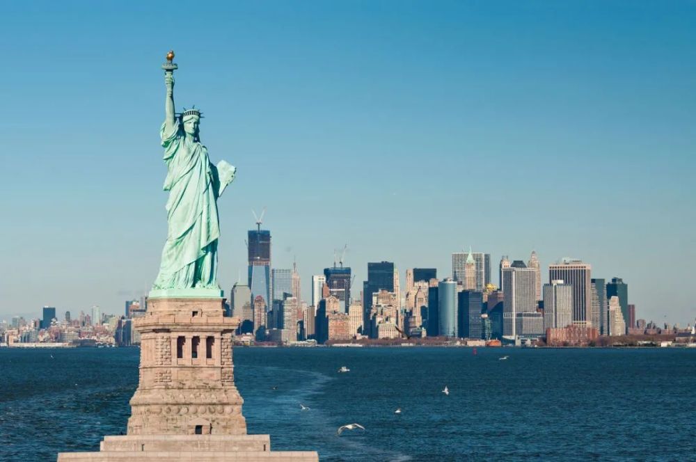 时隔135年,法国又准备送美国一个自由女神像