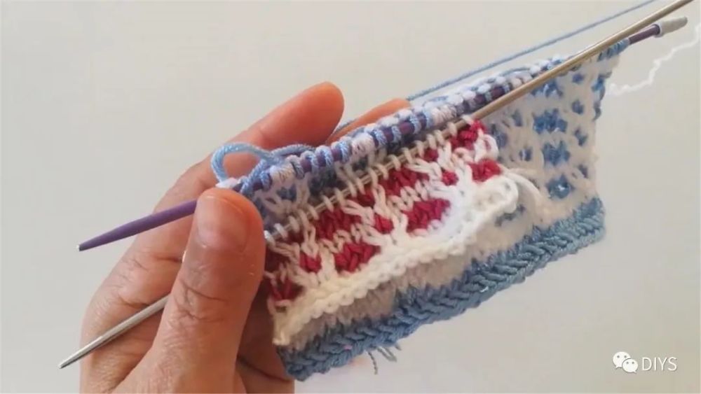 "毛线编织教程"双色格子花纹的编织方法!