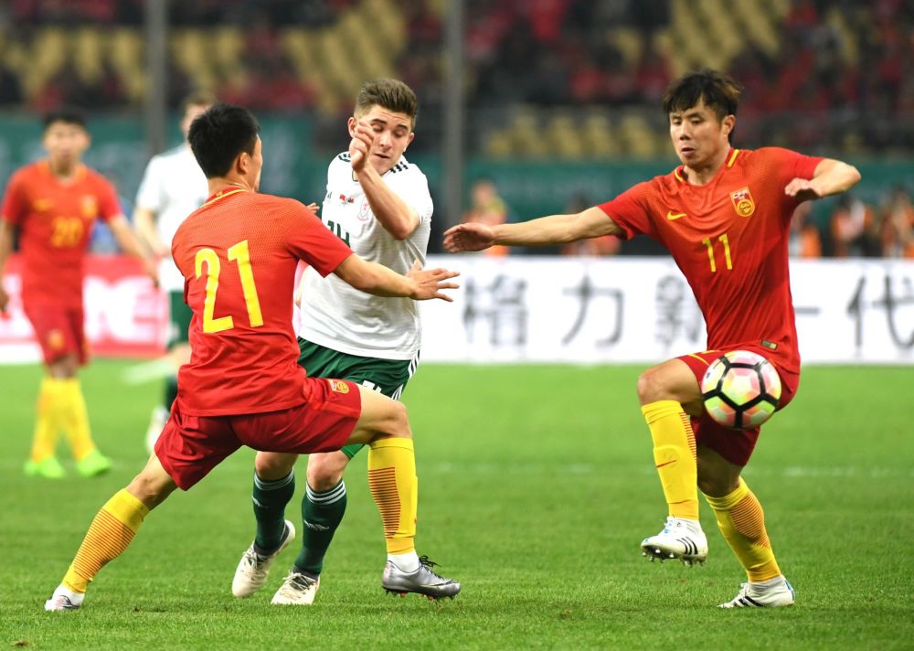 泰山七剑下迪拜 谁会成为国足世预赛三战决定胜负的关键人