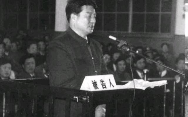 他是90年代"十大贪官"之一,山东最年轻的厅干,一审被判处死刑