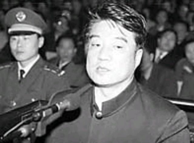 他是90年代"十大贪官"之一,山东最年轻的厅干,一审被判处死刑