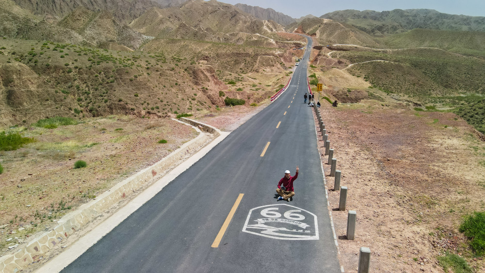 "此生必驾"最美公路,宁夏中卫66号公路,大西北最独特的风景