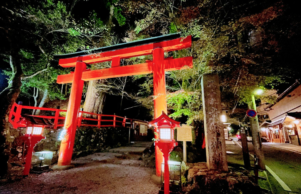 比京都建立时间还要早的神社,和式风格明显,是一座"月老庙"