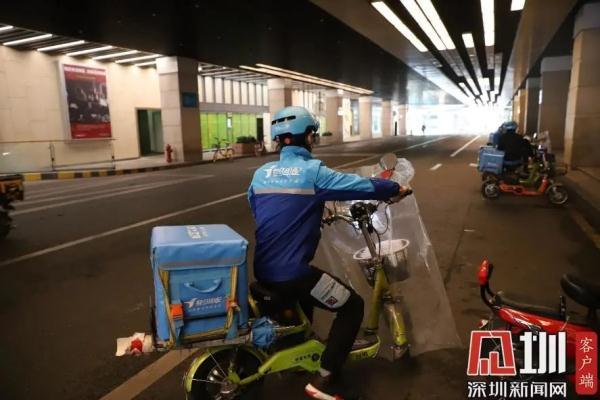 28万人,其中含餐饮外卖配送人员2.76万人,检测结果均为阴性.