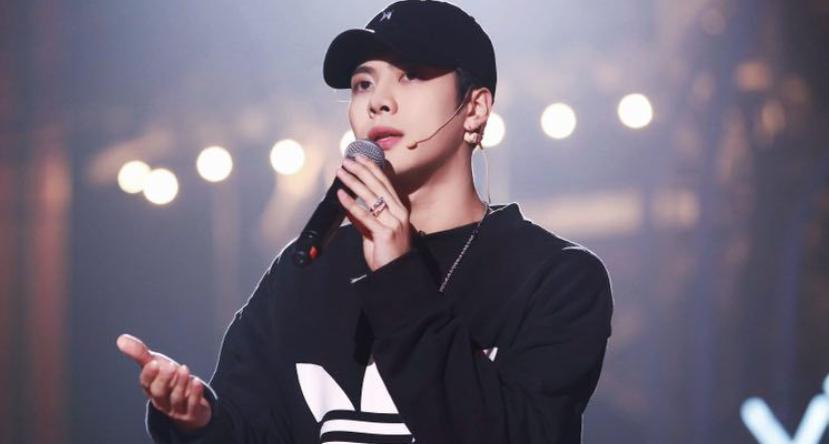 王嘉尔人气高因为人格魅力?还不够,舞台上的王者唱情歌的rapper