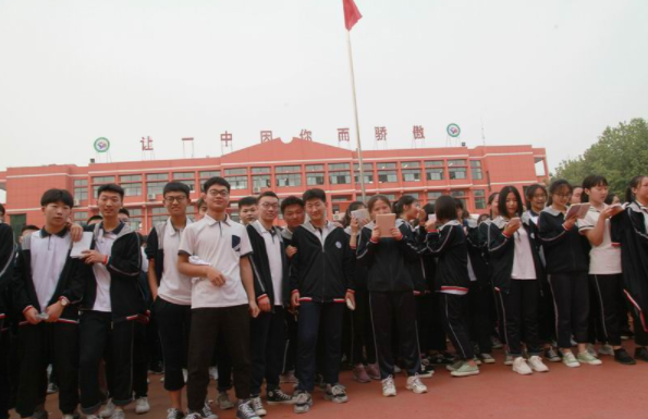 内黄一中这两年的 发展也极为迅猛,还是全国教育科学" 十一五"科研