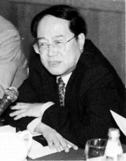 值得一提的是,在"慕马案"中,沈阳市原市长慕绥新被判处死缓(2002年3月