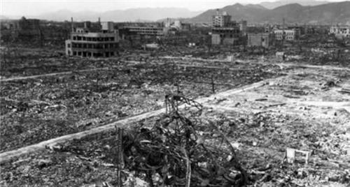 广岛原子弹爆炸时,19岁日本少女距爆心仅260米,为何能