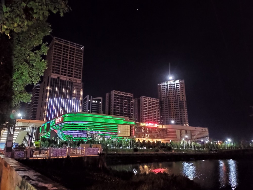 呈贡万达广场夜景你看过没已经开业了就在地铁口