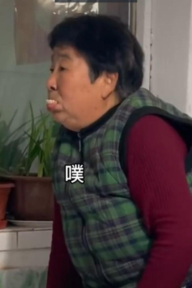 "碎嘴女孩"田姥姥也翻车了?被质疑靠剧本炒作,网友指责无下限