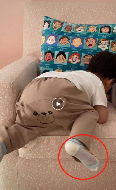 章子怡晒小儿子视频被"挑刺":这么大了还穿纸尿裤