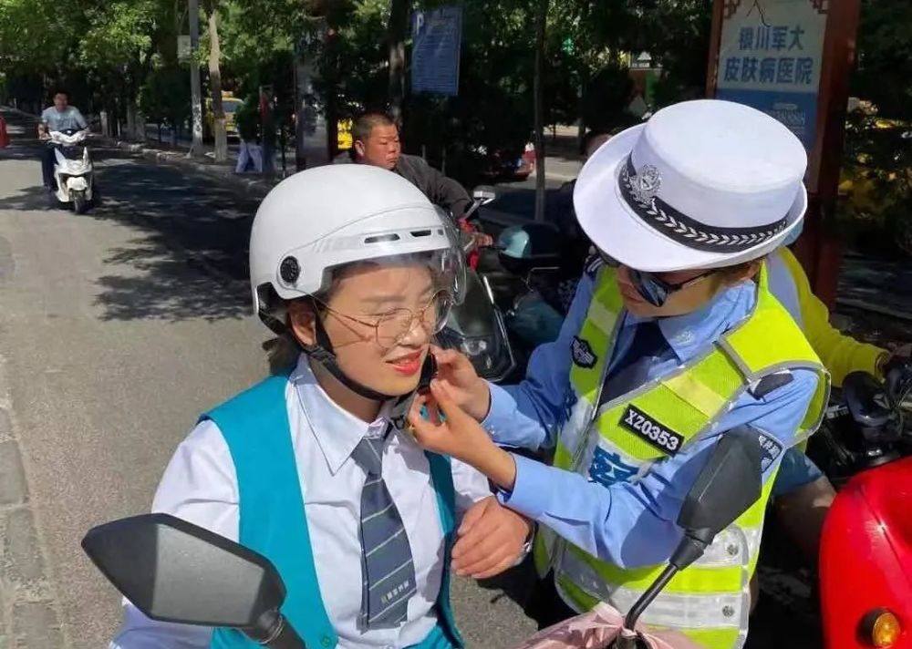 中卫交警开展未戴头盔整治行动,未戴头盔者将被处罚,曝光,抄告.