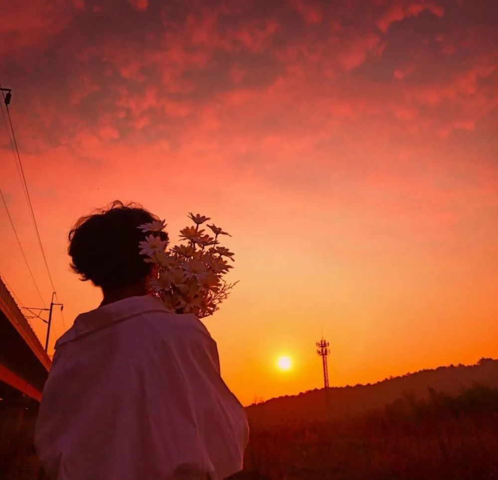 男生头像夕阳之下凝望你远去的背影