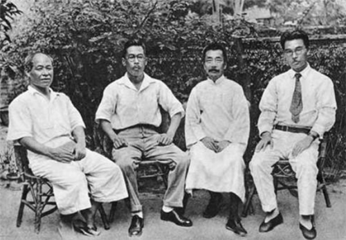 1904年7月,周介孚离世,鲁迅,周作人先后前往了日本留学,在日期间,鲁迅