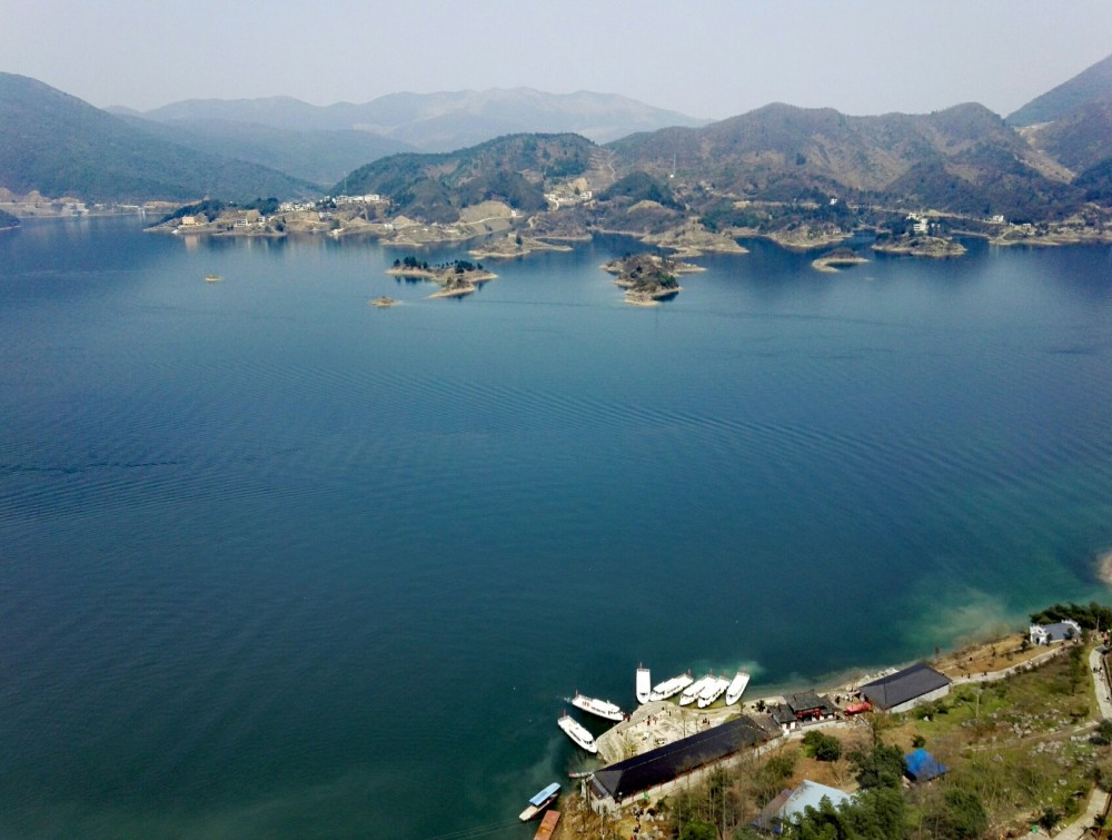 一处国家4a级景区的湖泊,与杭州千岛湖齐名
