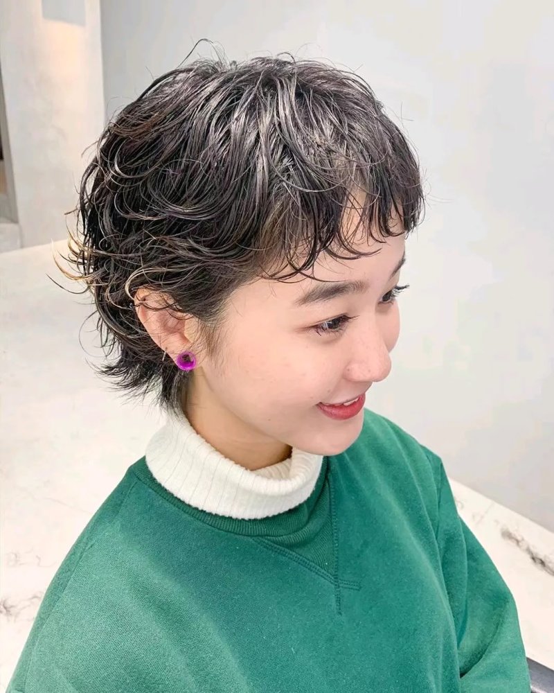 2021新款发型女35岁,发型女2021新款中短发 2021发型流行这4种,蓬松时尚颜值高,最后一种很女神