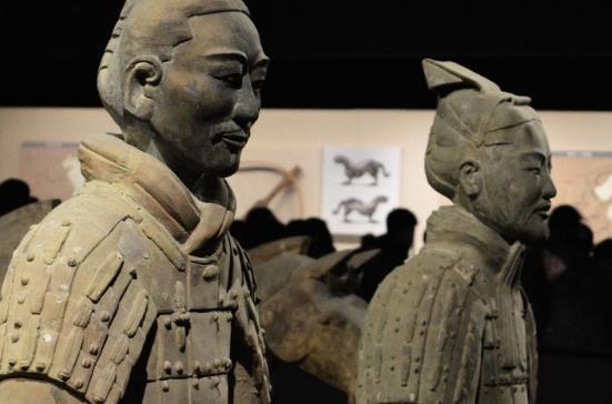 兵马俑是用真人烧制出来的一尊人俑破碎揭开了这个谜团
